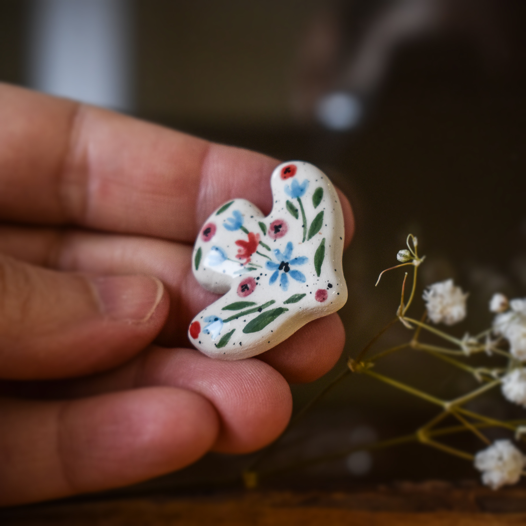 Mărțișor-broșă Turturică flori (bleu) - imagine 2