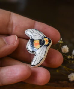 Alternative view of Mărțișor-broșă Albină