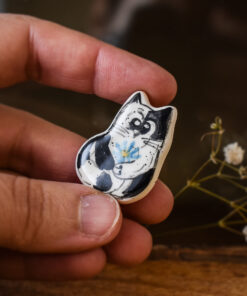 Alternative view of Mărțișor-broșă Pisică cu floare