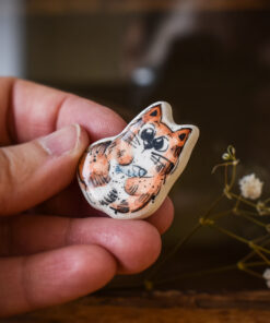 Alternative view of Mărțișor-broșă Pisică hoțomană