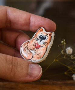 Alternative view of Mărțișor-broșă Pisică inimoasă