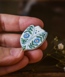 Alternative view of Mărțișor-broșă Lalea bleu