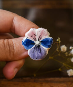 Mărțișor-broșă Panseluță (petale roz)