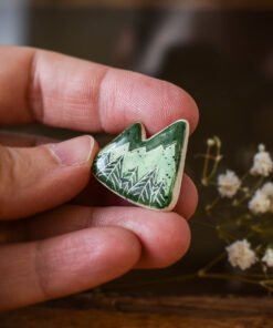 Alternative view of Mărțișor-broșă Munți