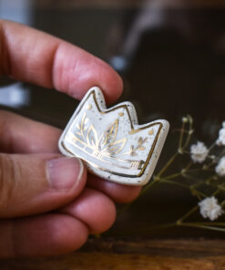 Alternative view of Mărțișor-broșă Coroană