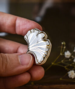 Alternative view of Mărțișor-broșă Gingko (aur)