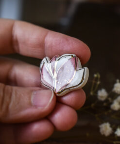 Alternative view of Mărțișor-broșă Magnolie (aur)