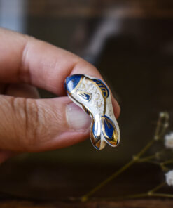 Alternative view of Mărțișor-broșă Peștișorul auriu