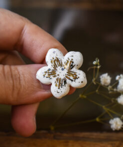 Mărțișor-broșă Floare albă (aur)