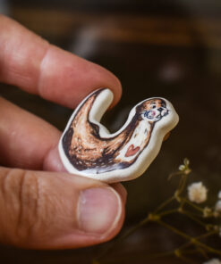 Alternative view of Mărțișor-broșă, ilustrație Vidră