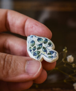 Alternative view of Mărțișor-broșă, ilustrație Zbor verde