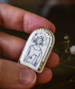 Alternative view of Mărțișor-broșă, ilustrație Domnița cu pisică