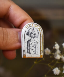 Mărțișor-broșă, ilustrație Domnița cu Lună