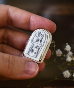 Alternative view of Mărțișor-broșă, ilustrație Domnița cu flori