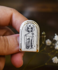 Mărțișor-broșă, ilustrație Domnița cu păsări