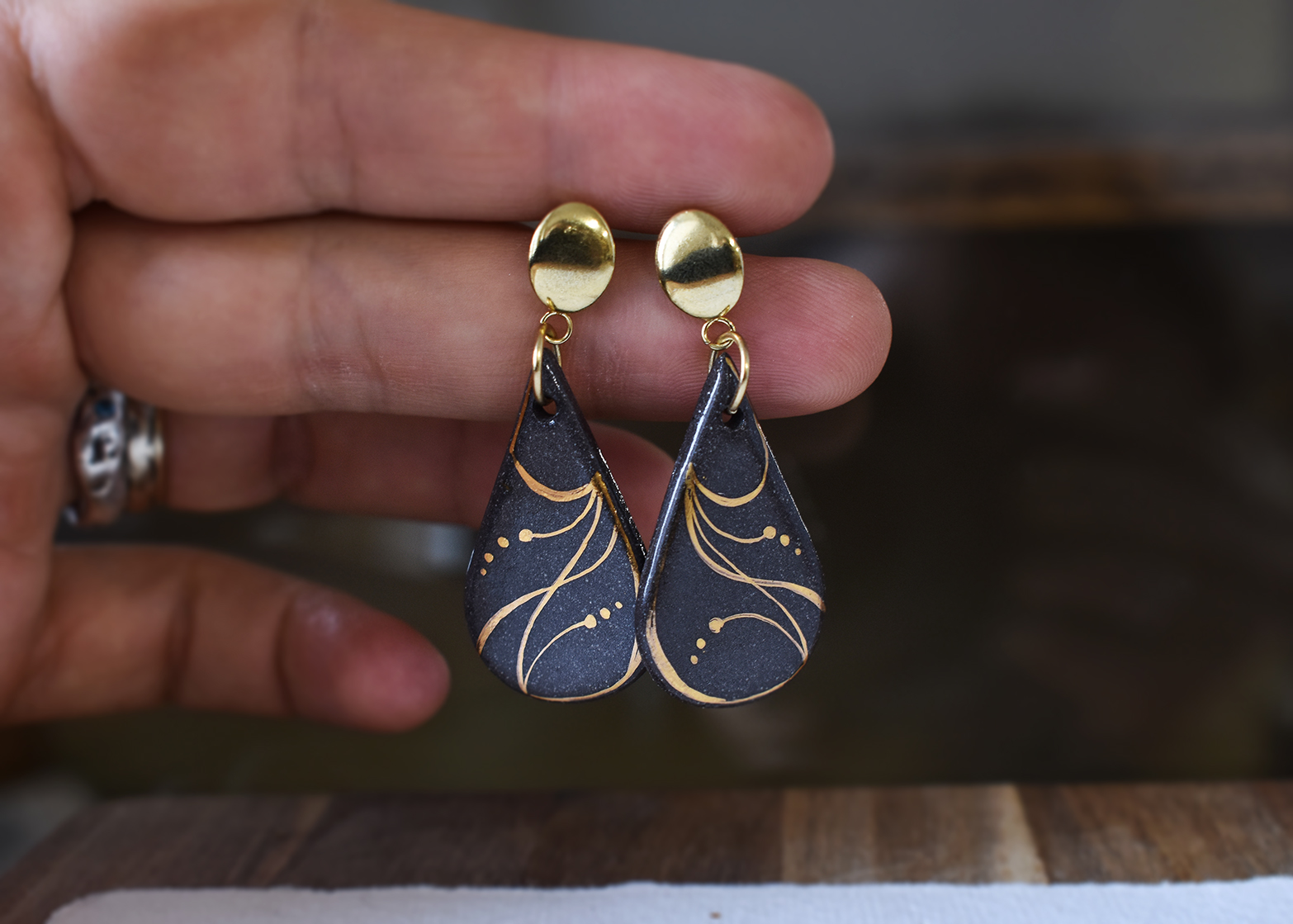 Cercei din ceramică "Black and Gold"