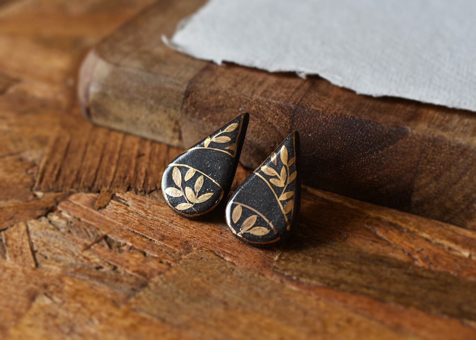 Cercei din ceramică "Black and Gold"