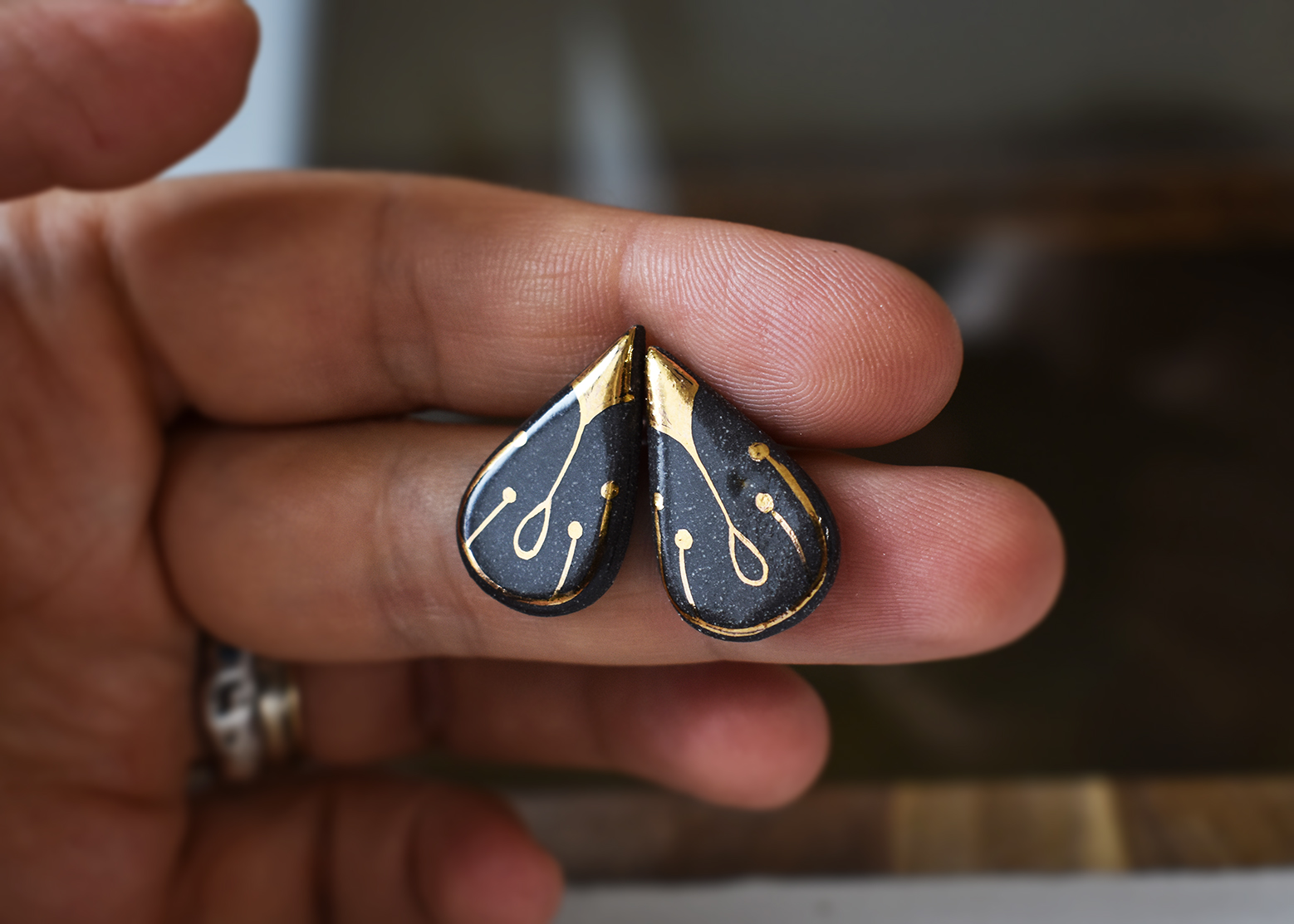 Cercei din ceramică "Black and Gold" - imagine 2