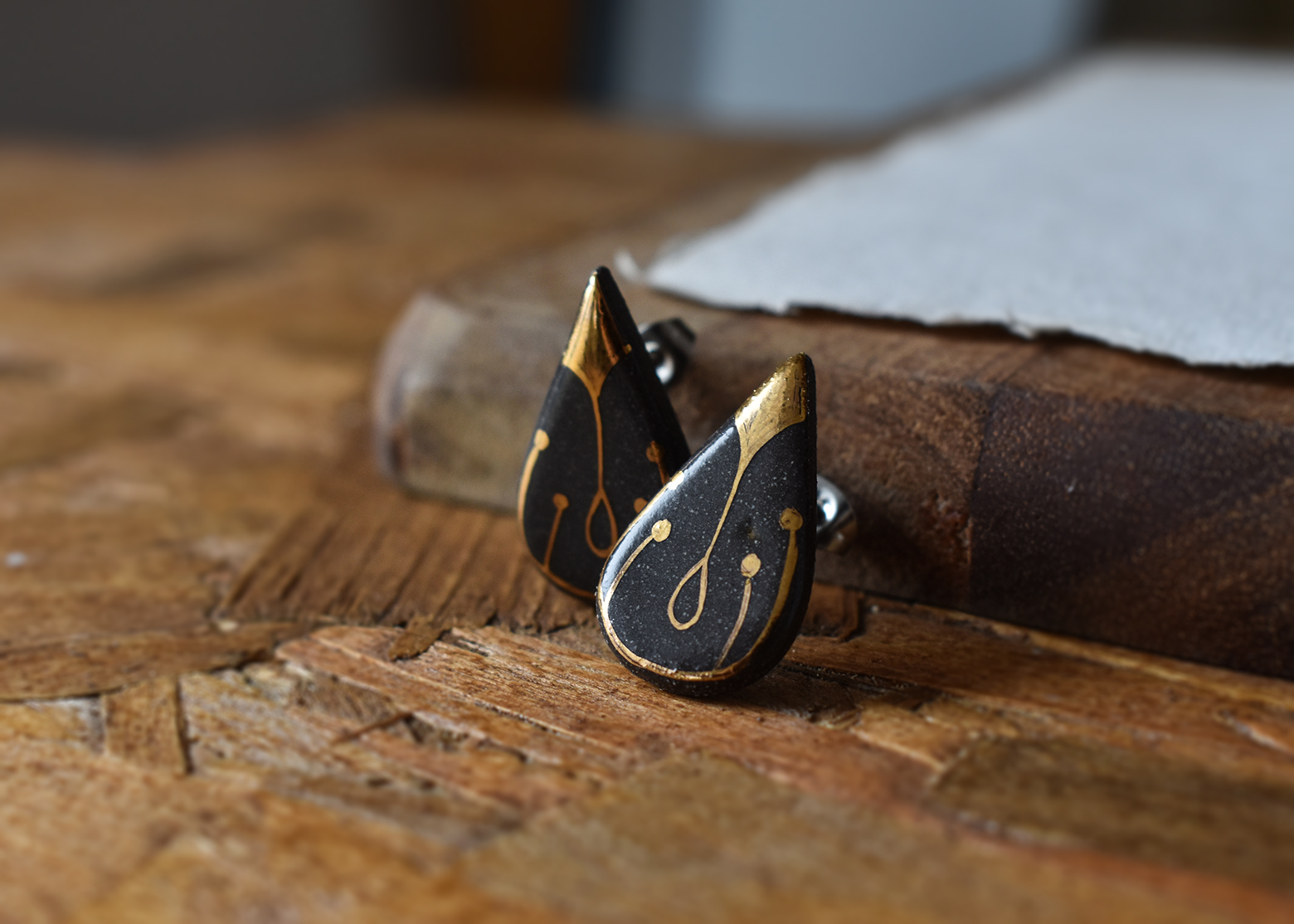 Cercei din ceramică "Black and Gold"