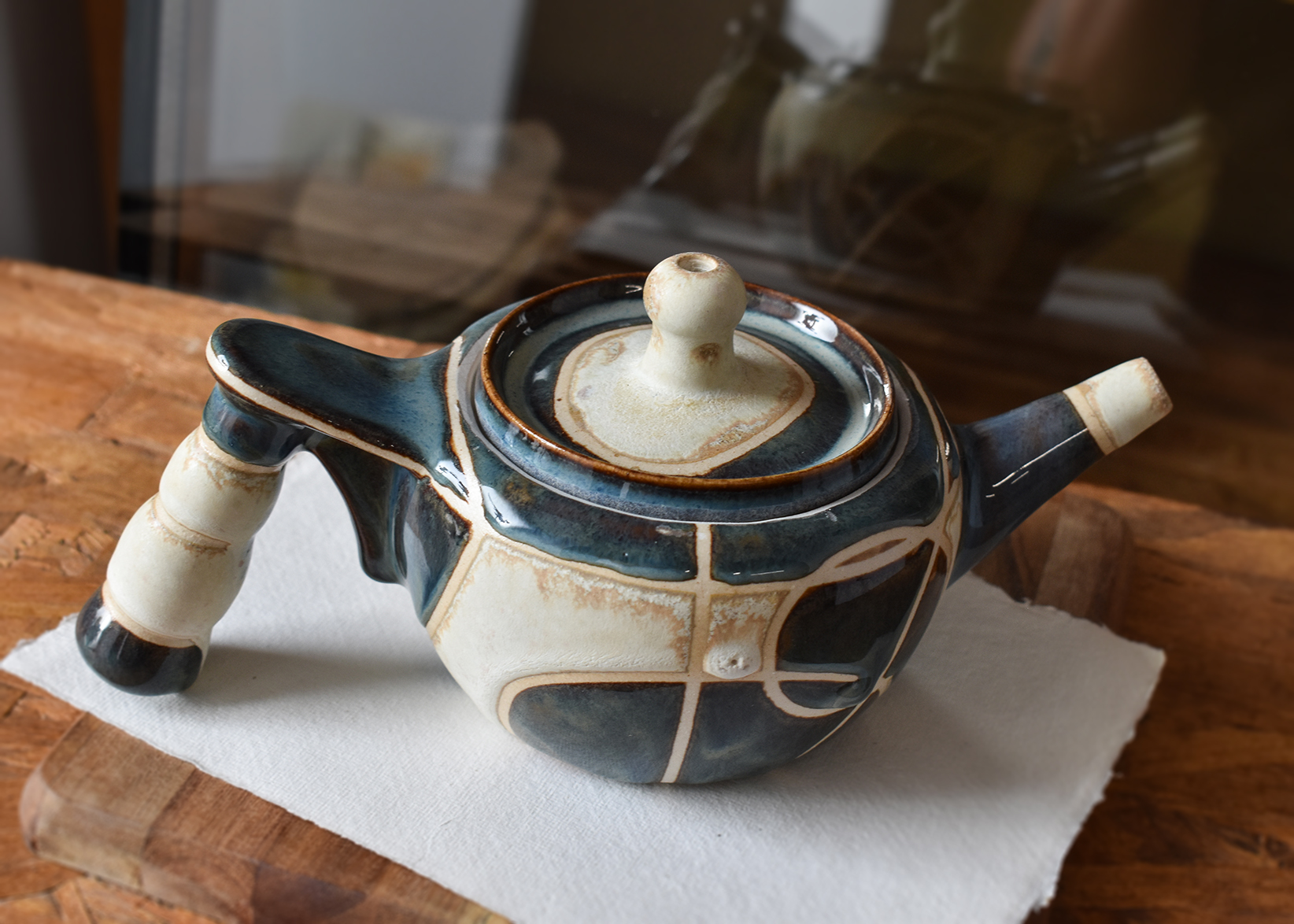 Ceainic din ceramică "Studii de linie"
