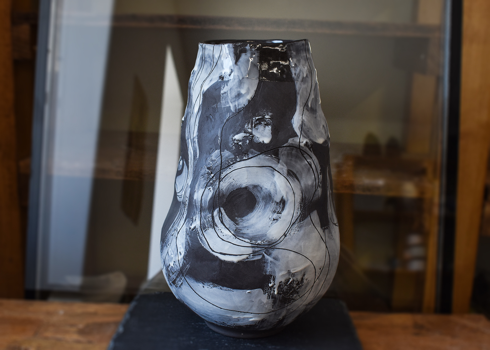 Vas din ceramică "Black & White"