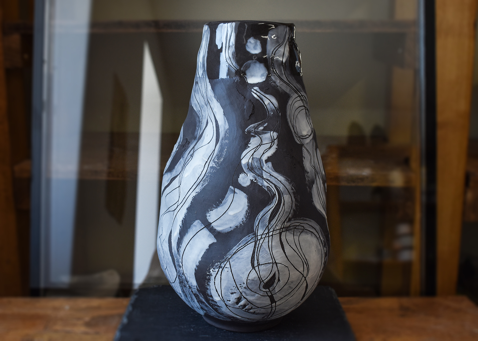 Vas din ceramică "Black & White"