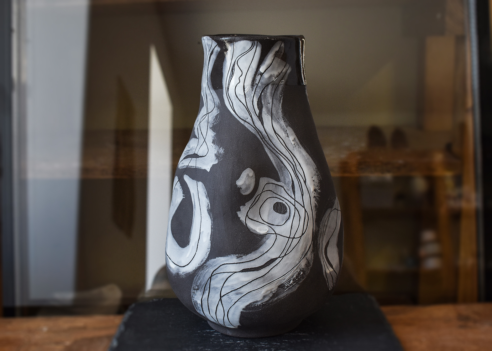 Vas din ceramică "Black & White"