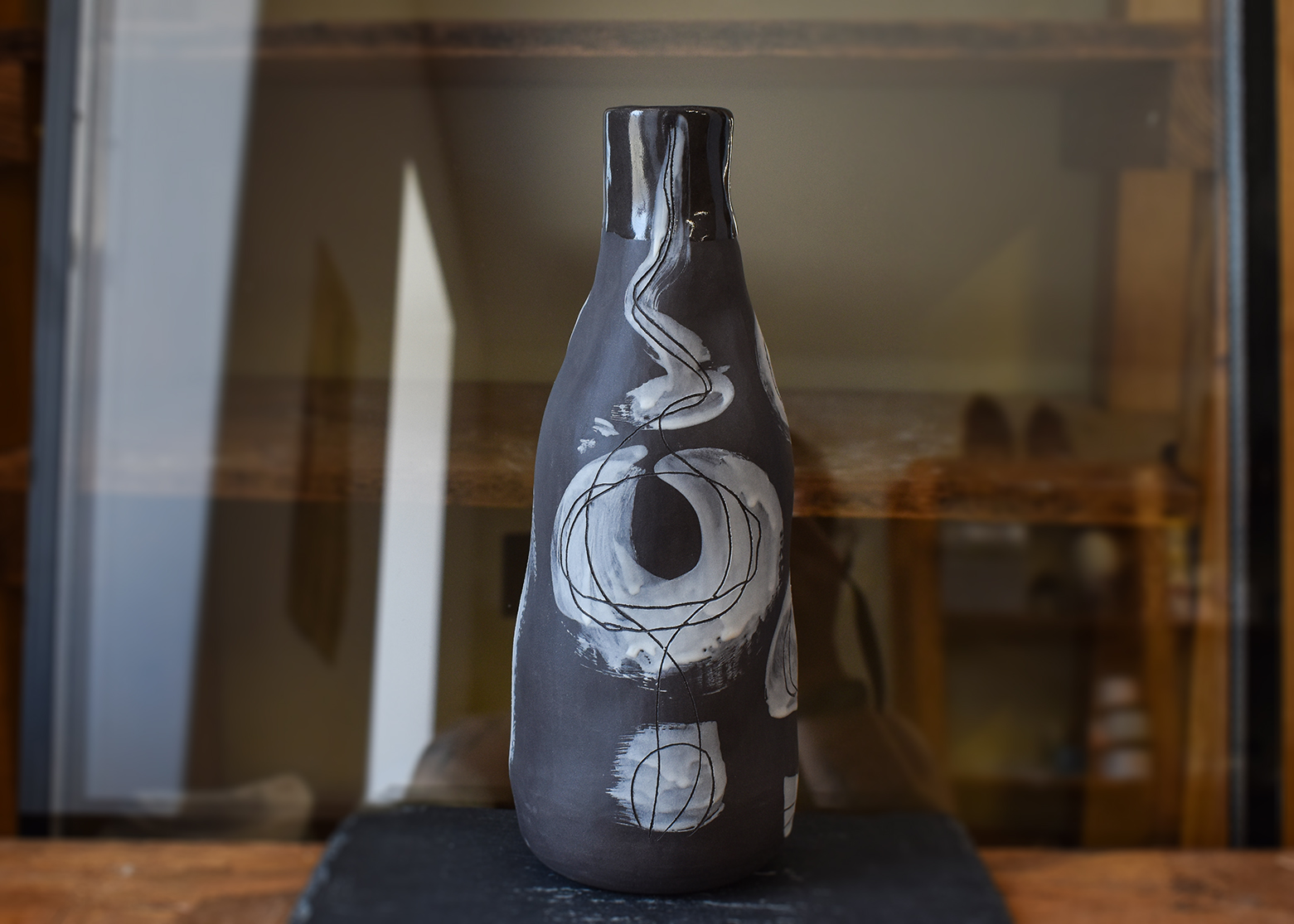 Vas din ceramică "Black & White"