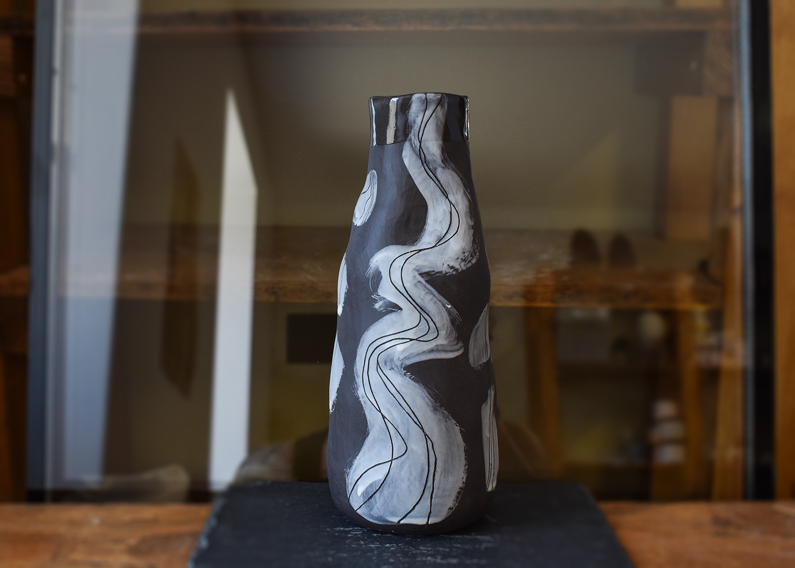 Vas din ceramică "Black & White"
