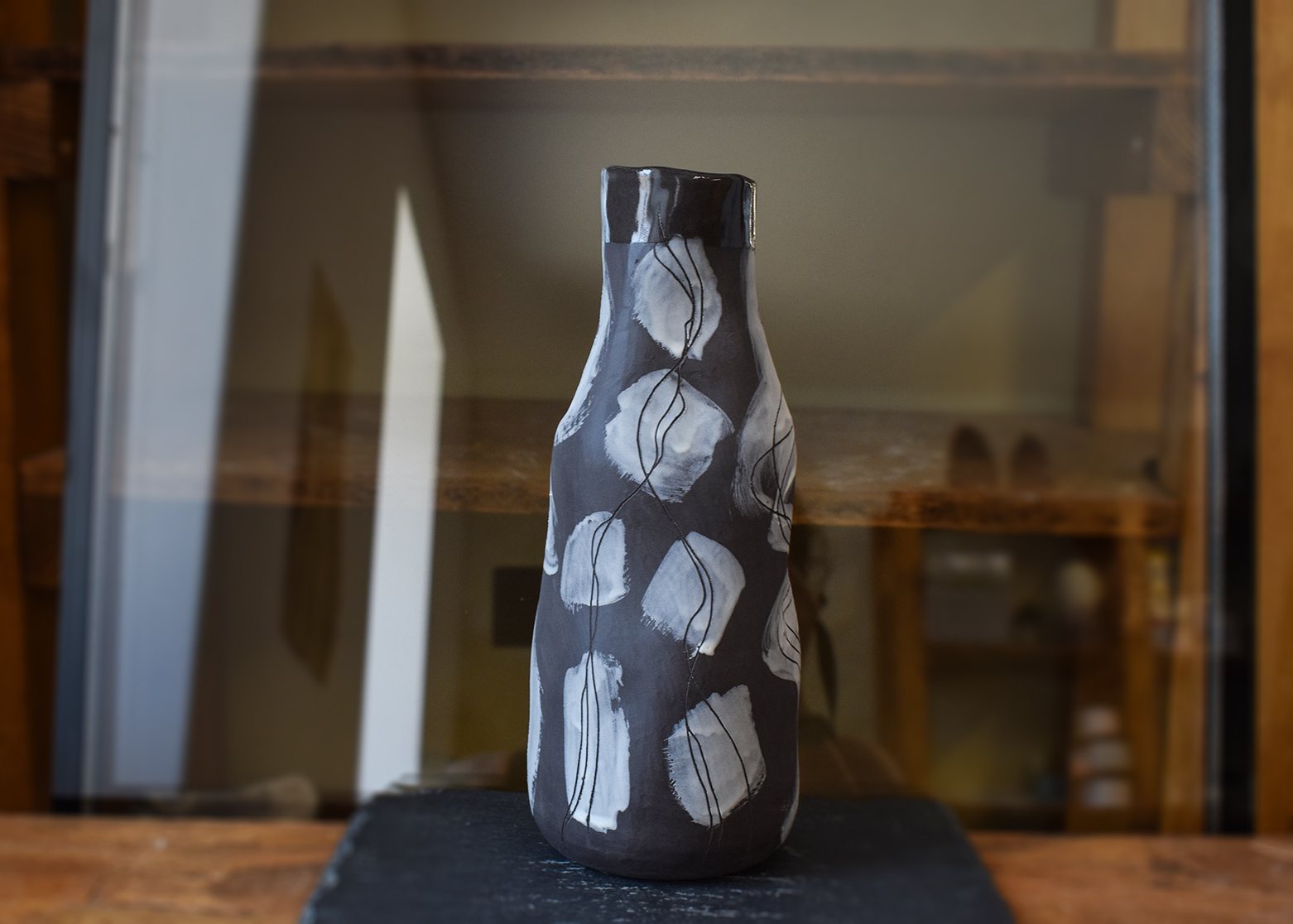 Vas din ceramică "Black & White" - imagine 2
